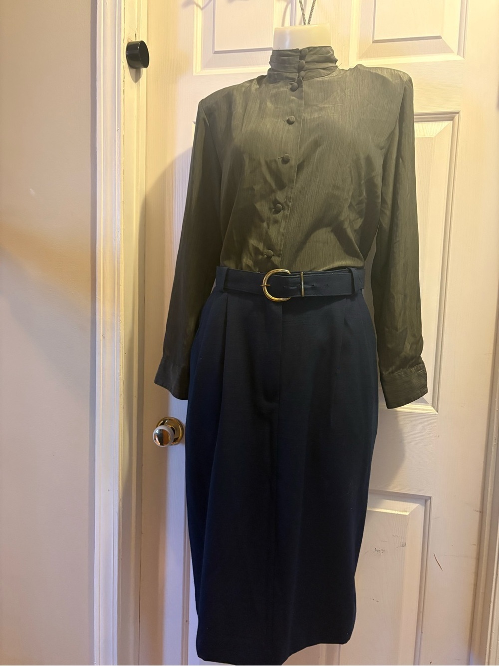 Sport Collection, Vintage,80’s, Midi Skirt with Gold Buckle, Vintage Sz 14. - Picture 5 of 10